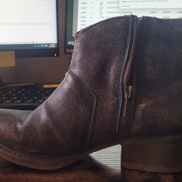 Circle G Brown Ankle Boots with Star Design - Picture 7 of 14